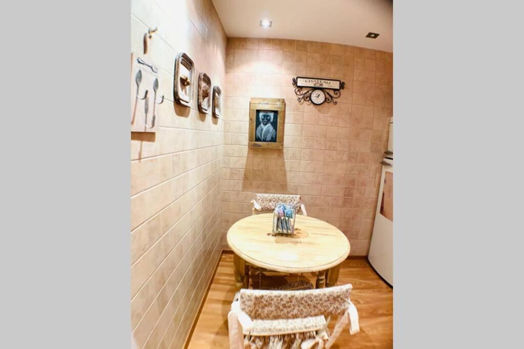 Mikka Devesa Apartment Incles Luaran gambar